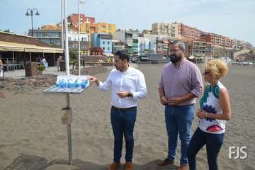 El Ayuntamiento impulsa una nueva campaña de concienciación medioambiental en las playas del municipio (Foto TA)